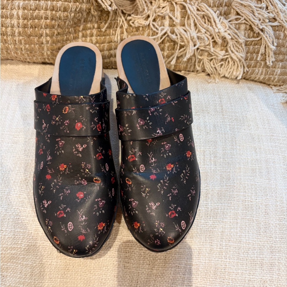 Aerosole x Laura Ashley Black floral clogs Slip-On Shoes sz 9 boho cottage core